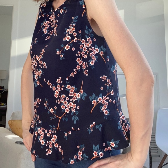 3/$30 Navy floral Banana Republic, loose peplum - Picture 2 of 5